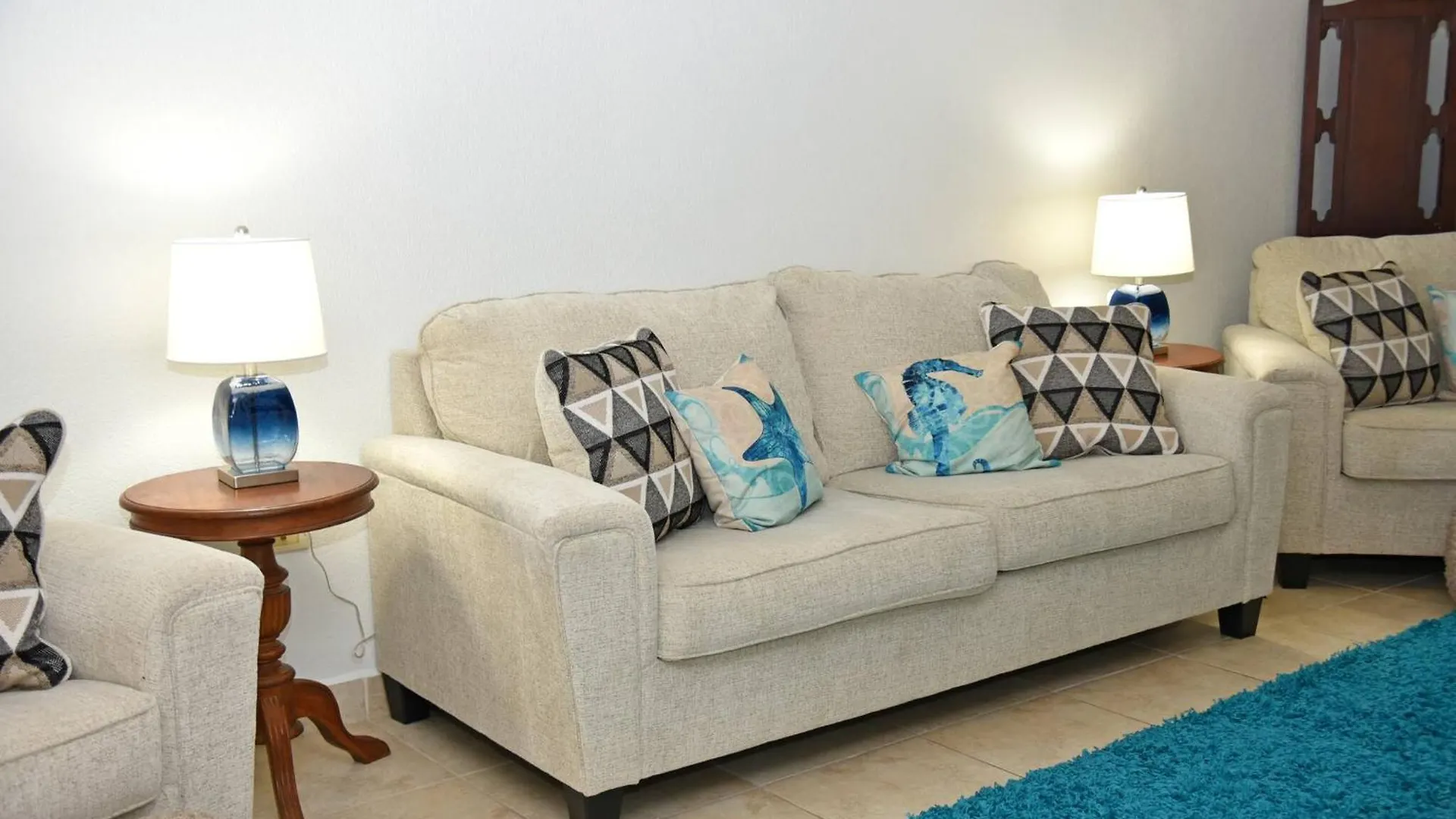 Oceanfront Bliss: 3-Bedroom, Pools & Peloton Bike! Cupecoy  0*, Cupecoy (Sint Maarten) Sint Maarten