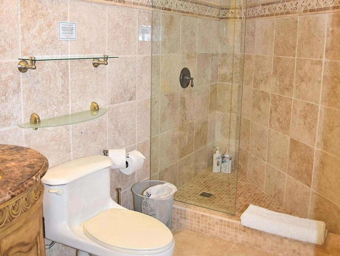 Oceanfront Bliss: 3-Bedroom, Pools & Peloton Bike! Cupecoy